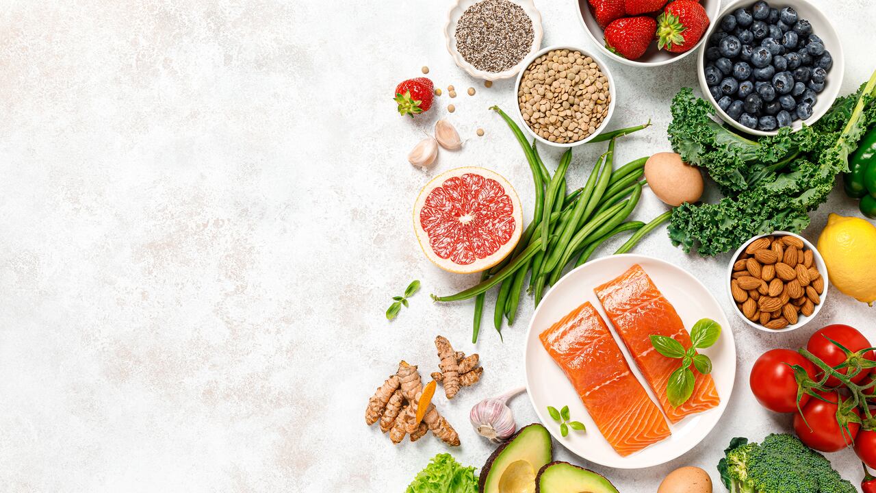 La OMS recomienda priorizar el consumo de frutas y verduras.