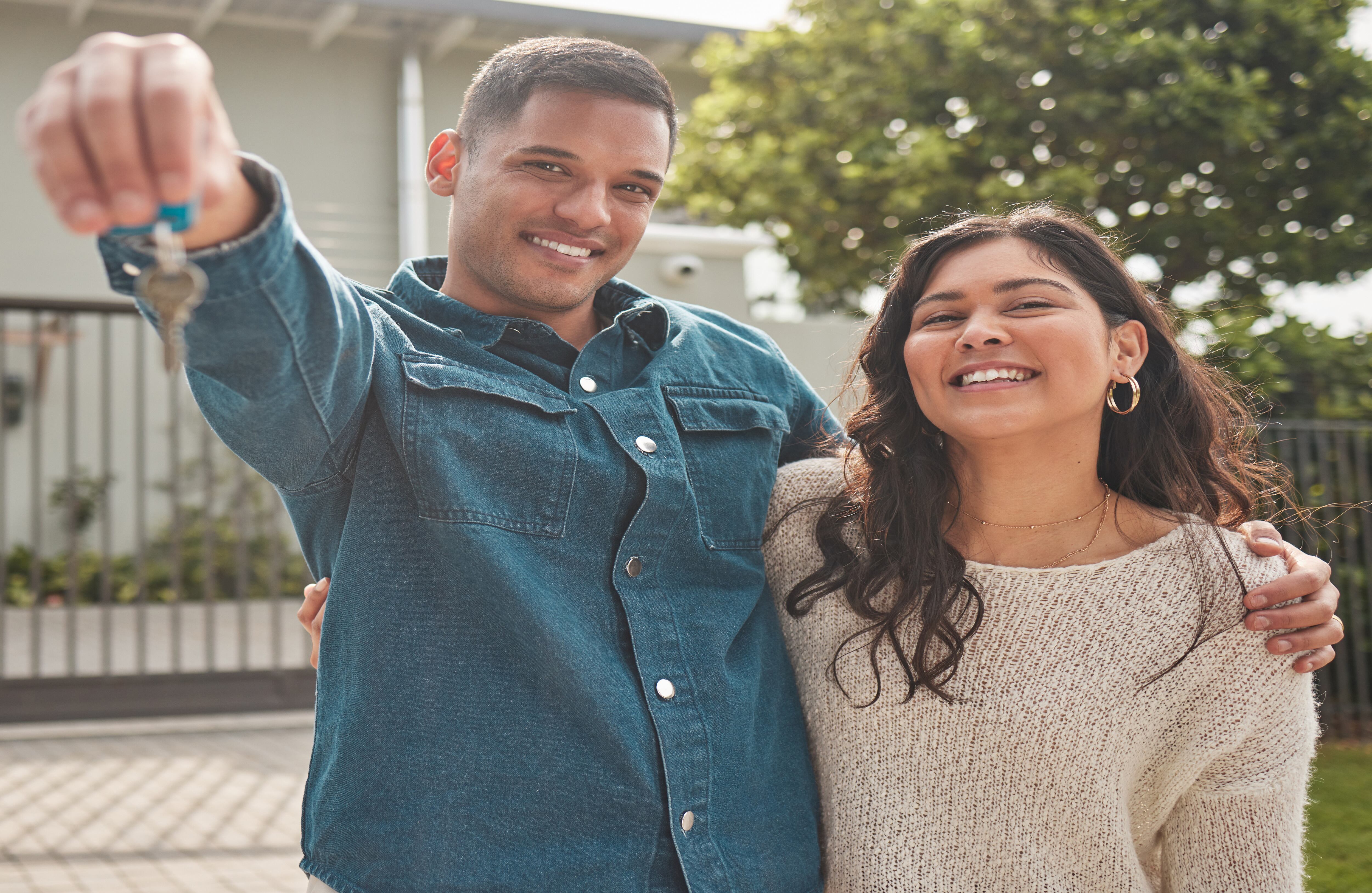 Davivienda acompaña a los colombianos en su sueño de tener casa propia, 1 de cada 4 viviendas en Colombia es financiada por La Casita Roja.