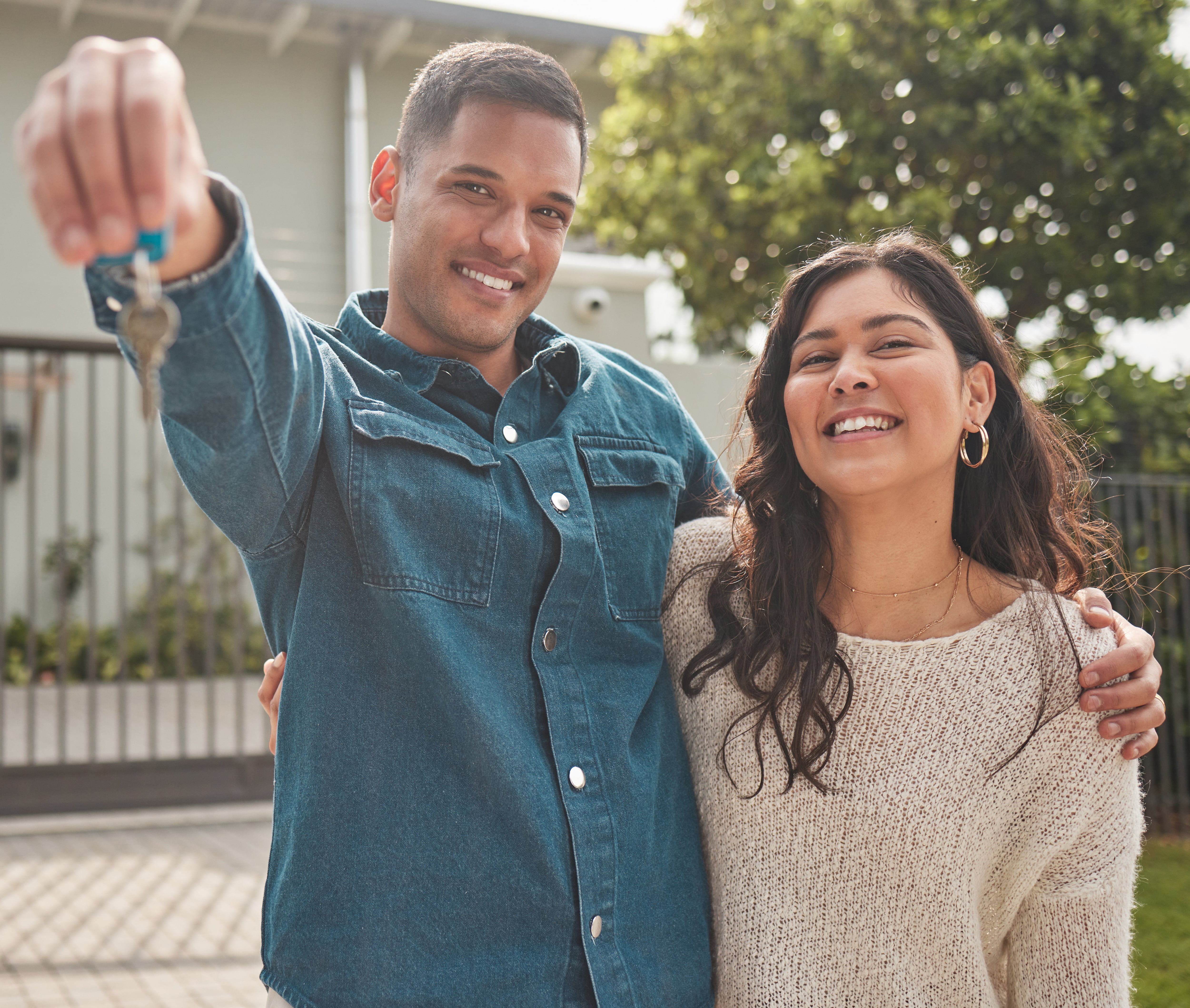 Davivienda acompaña a los colombianos en su sueño de tener casa propia, 1 de cada 4 viviendas en Colombia es financiada por La Casita Roja.