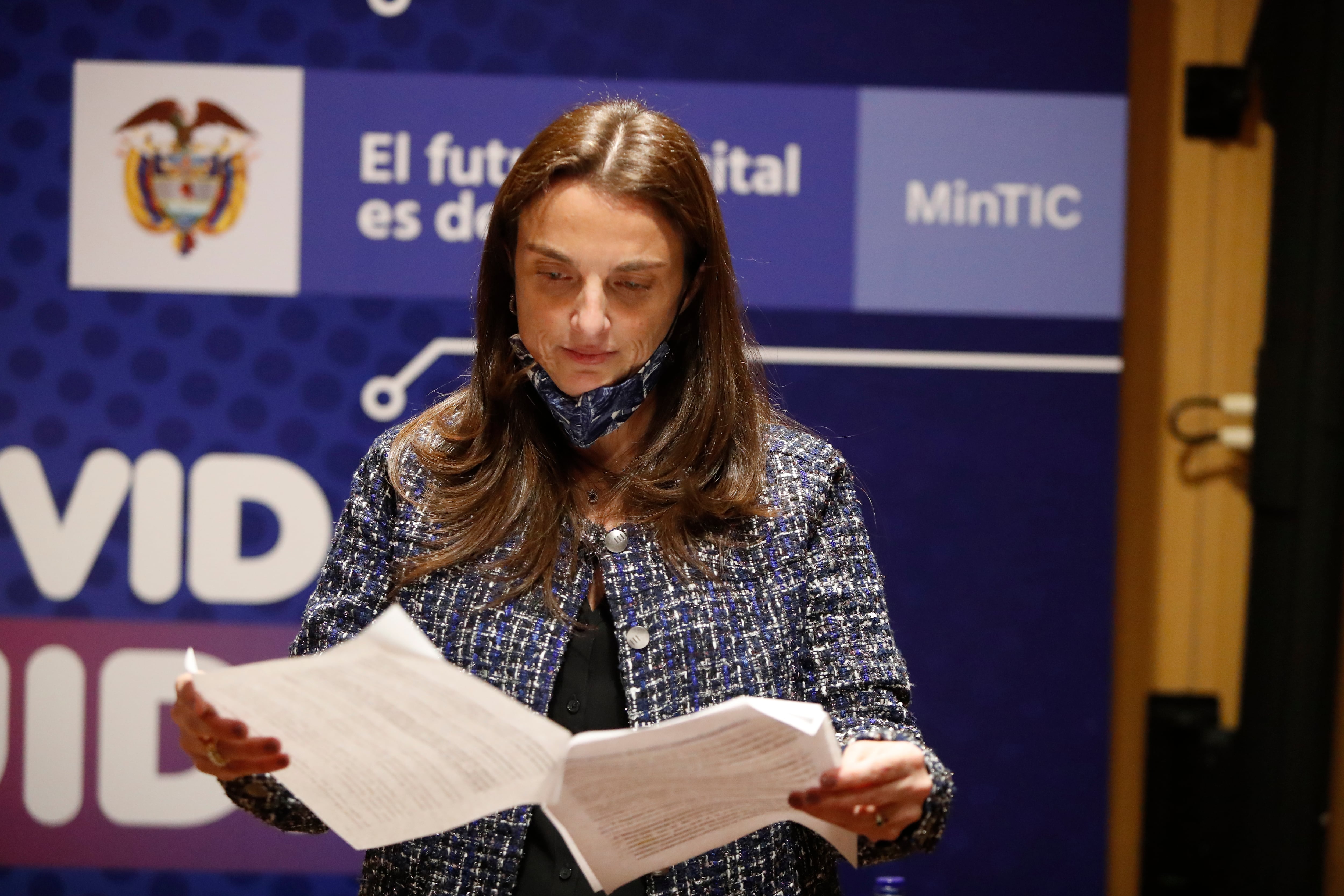 Ministra de Tecnologías de la Información y las Comunicaciones, Karen Abudinen, habla sobre la Unión Temporal Centros Poblados y los 70.000 millones de pesos del anticipo
Bogota agosto 13 del 2021
Foto Guillermo Torres Reina Semana