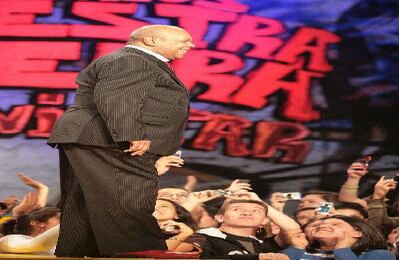 En 1990, debido a que el Joe Arroyo había ganado el premio Congo de Oro en el Carnaval de Barranquilla muchas veces,  se creó el premio Super Congo de Oro para él, para que pudieran participar otras bandas. En la foto, en los Premios Nuestra Tierra. 