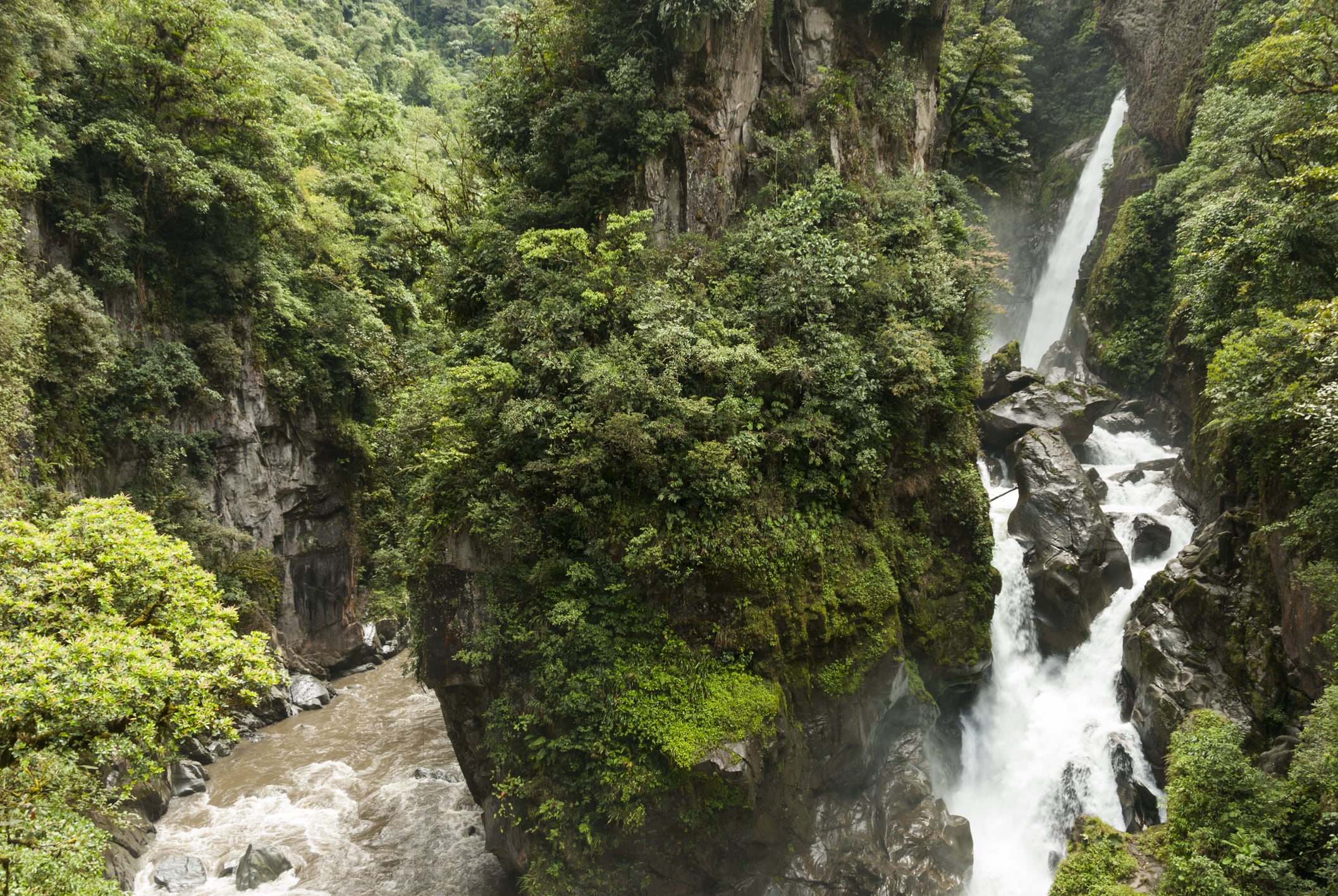 Pailon del Diablo waterfall