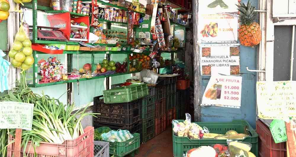 El tendero se disponía a abrir su tienda en el barrio Miraflores. (Imagen de referencia).