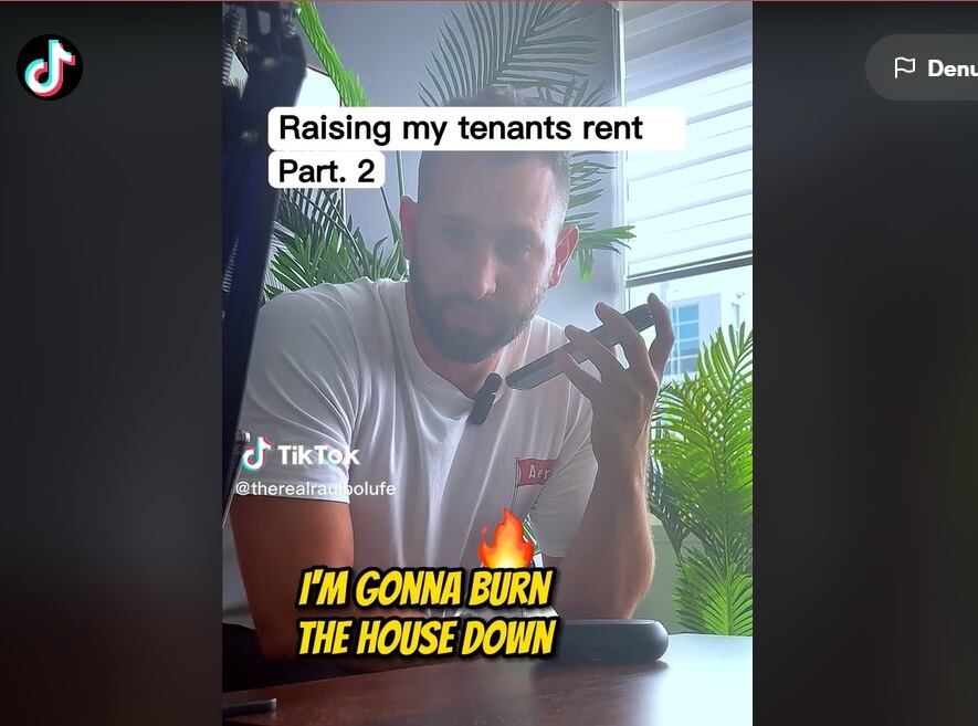 Imágenes de Raúl Bolufe hablando con su inquilina.