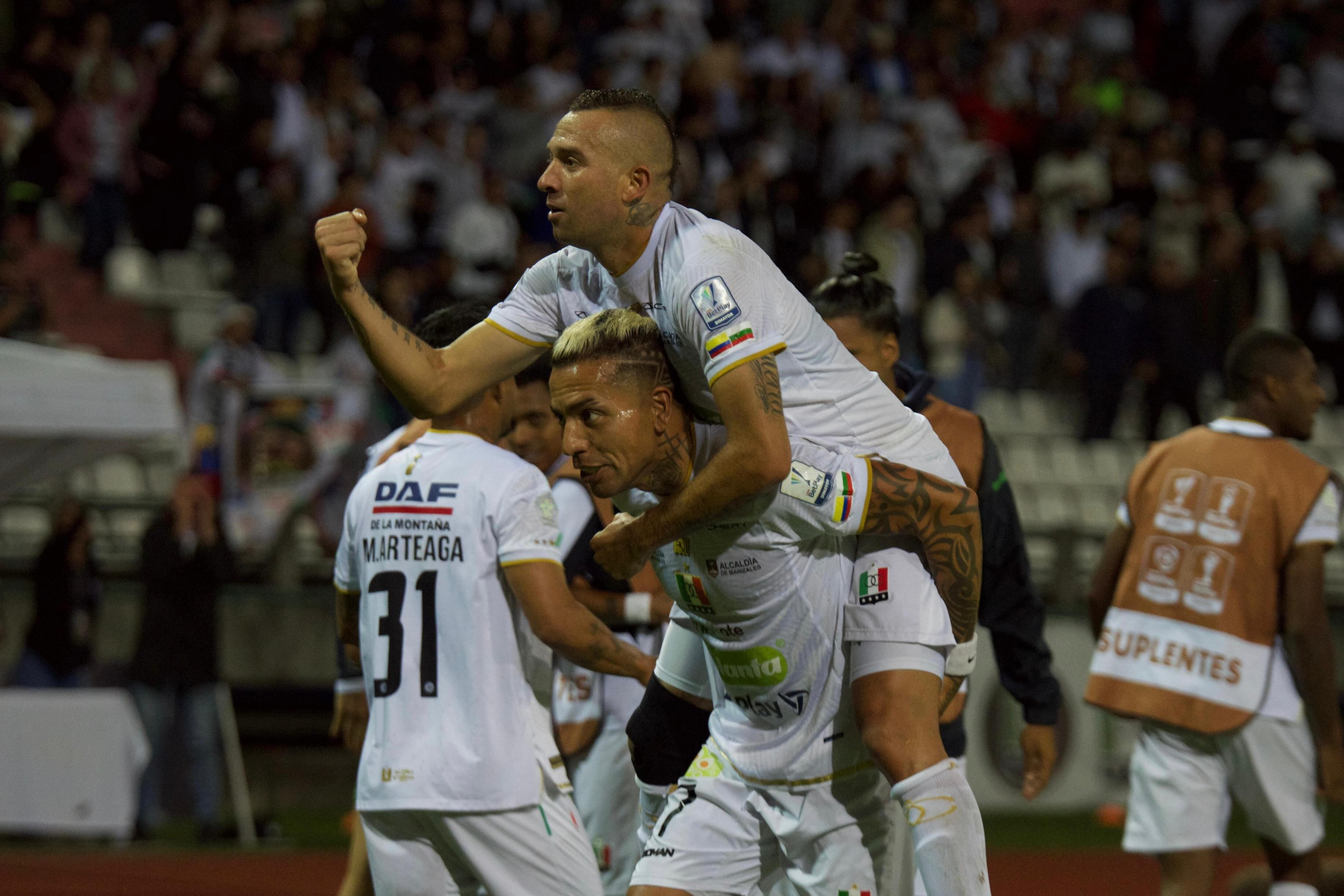 Dayro respondió con gol ante el tiburón.