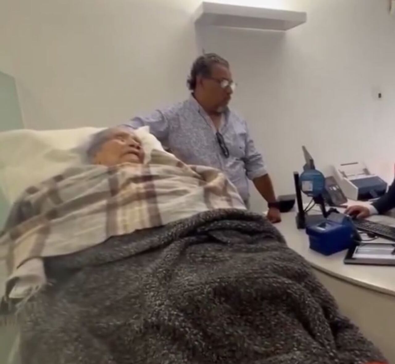 La entidad bancaria habría pedido a la señora asistir presencialmente