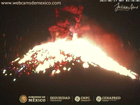 Volcán Popocatépetl explotó en la noche del 17 de junio. Foto: Twitter @webcamsdemexico.