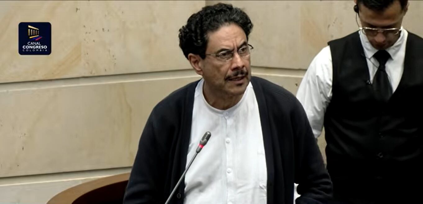 El senador Iván Cepeda aprovechó el atril del Senado para referirse al caso contra Álvaro Uribe Vélez en medio de la plenaria del Senado de este miércoles 22 de octubre.