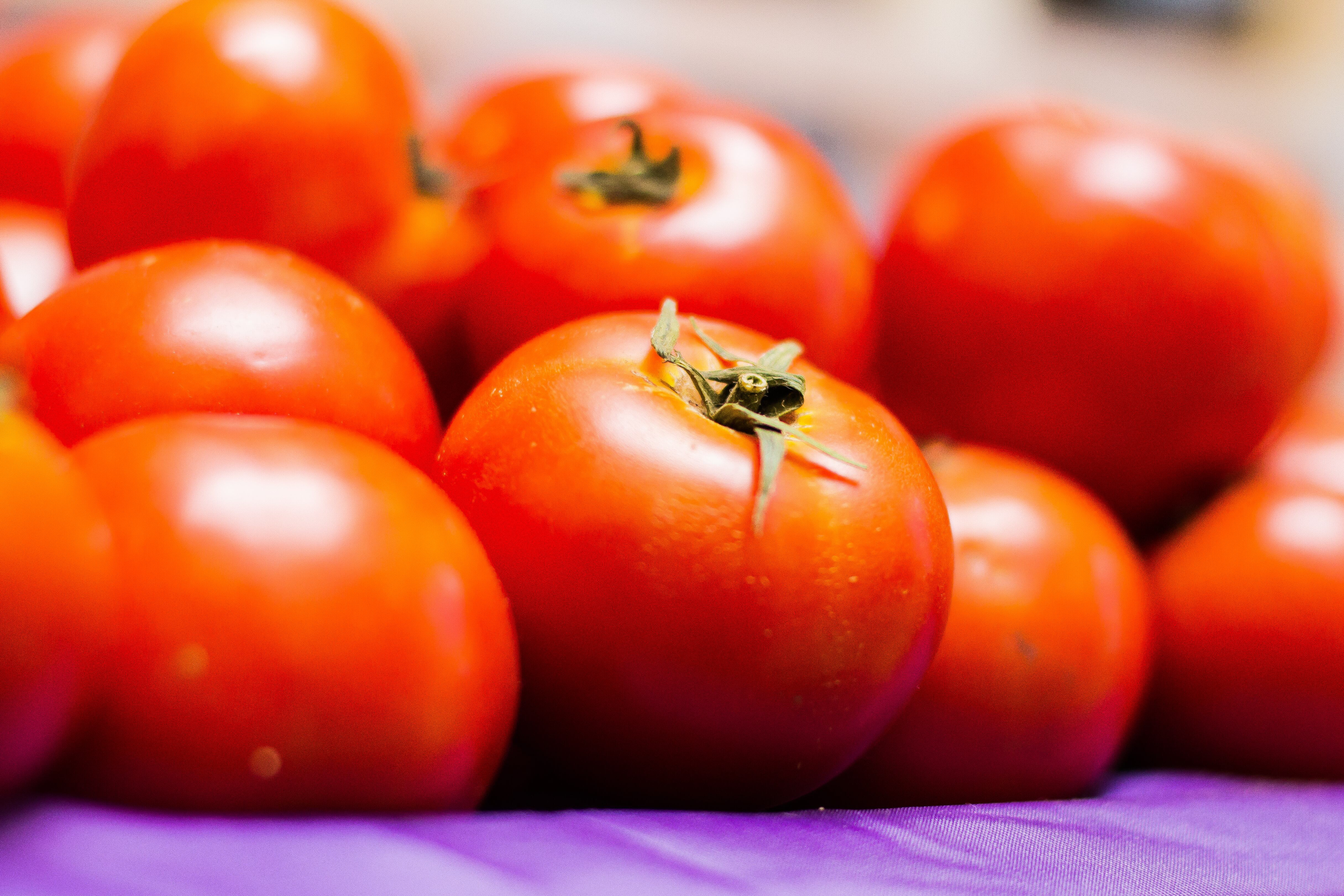 El tomate está compuesto de vitamina C