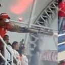 El sujeto quedó grabado cuando disparó en múltiples oportunidades.