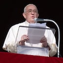 Papa Francisco encabeza rezo del Ángelus en el Vaticano.