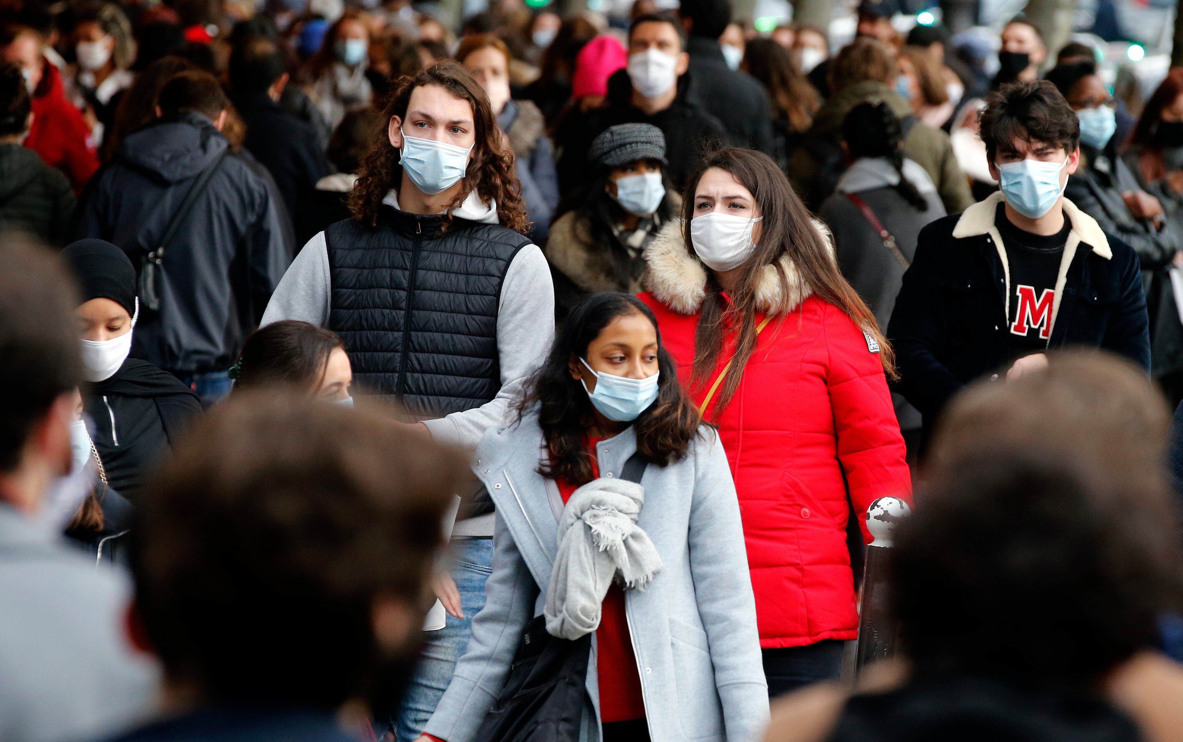 Uso del tapabocas. (Photo by Chesnot/Getty Images)