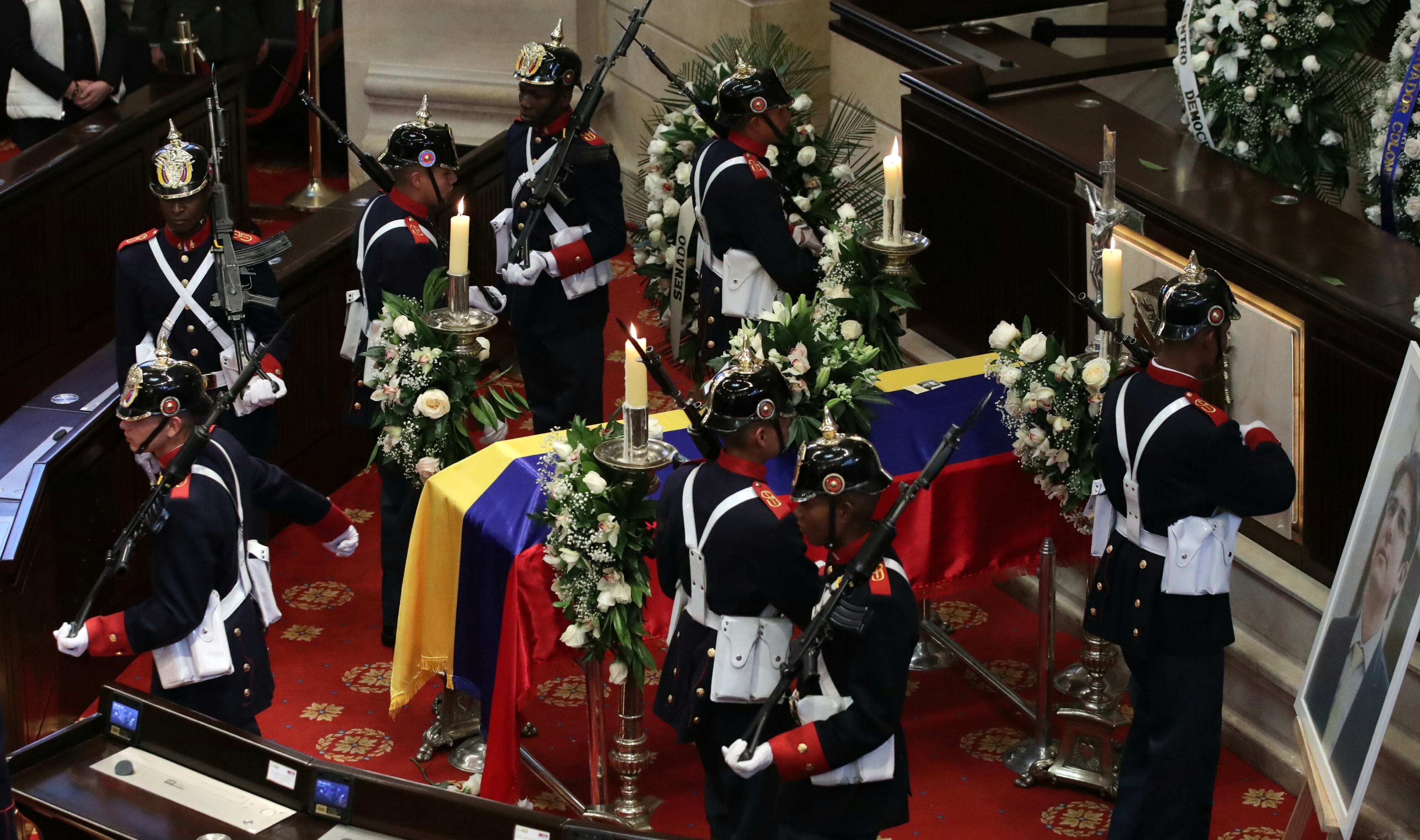 Homenaje póstumo en el Capitolio Nacional al senador Miguel Uribe Turbay.