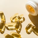 La vitamina E ayuda alargar las pestañas.