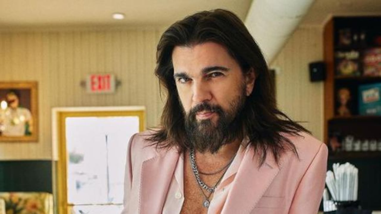 El antioqueño es el primer latino en probar el audio Dolby Atmos de Mercedes-Benz. Foto: Instagram @Juanes