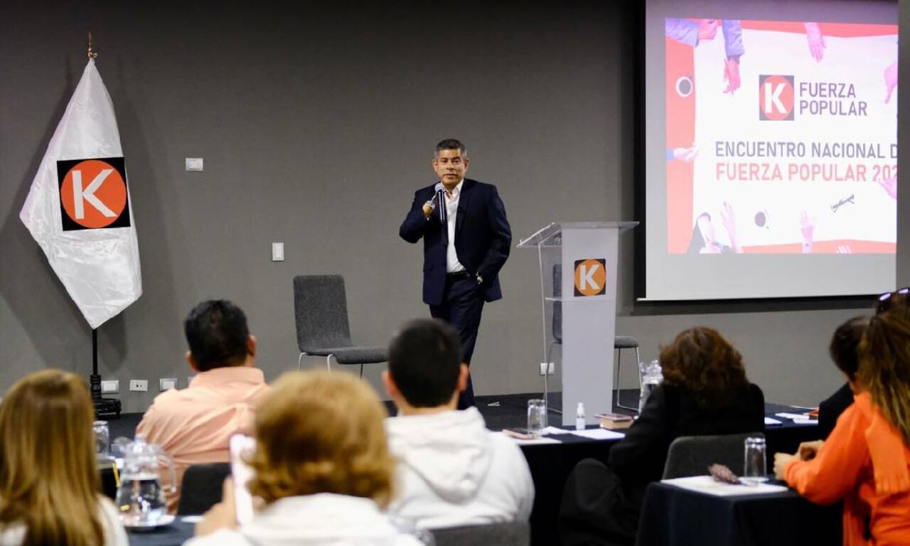 Galarreta es el actual secretario del partido Fuerza Popular, una de las corrientes políticas más importantes en Perú.