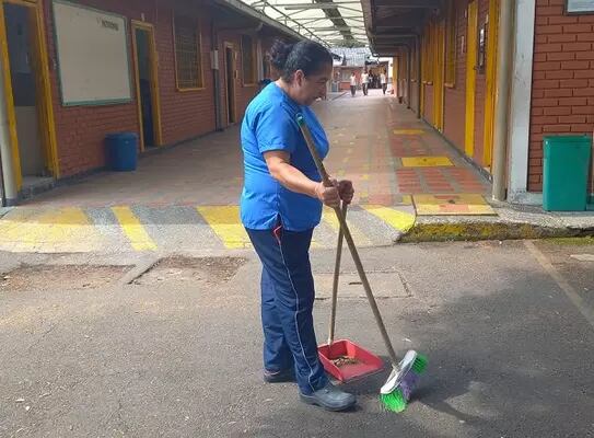 Entre el 13 al 17 de febrero fueron contratadas 37 aseadoras más como refuerzo, e ingresaron 41 auxiliares operativos para apoyo a la gestión