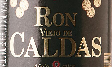 una botella de 750 mililitros Ron Viejo de Caldas tradicional costaría $30.059 más (incremento del 55%), pasando de un precio de venta al público sugerido de $54.545 en 2025 a $84.604 en 2026.