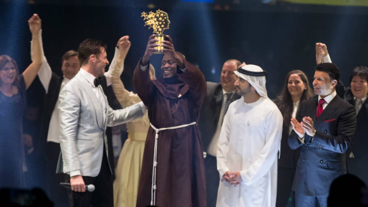 Peter Tachibi estuvo presente en la ceremonia del Global Teacher Prize. Era la primera vez que el maestro salía de su país y se montaba a un avión.