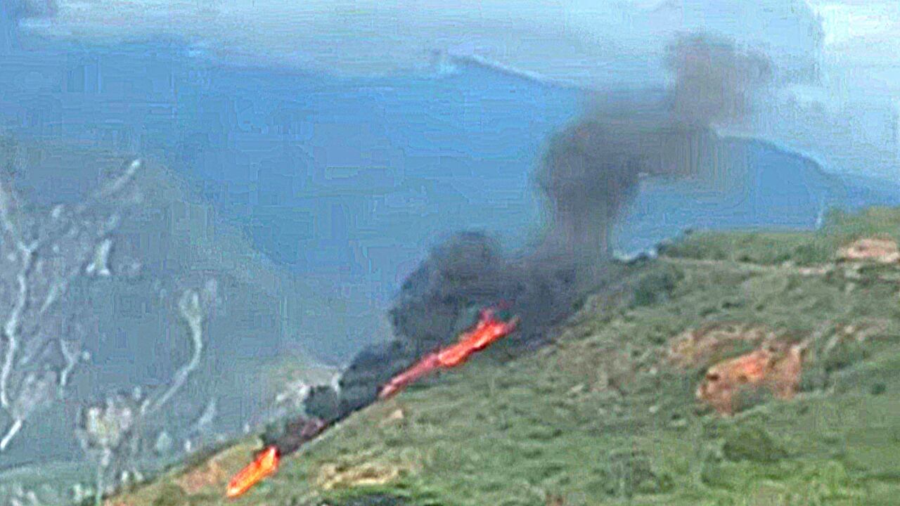 Esta era la gran columna de humo que salió del sitio donde cayó el camión.