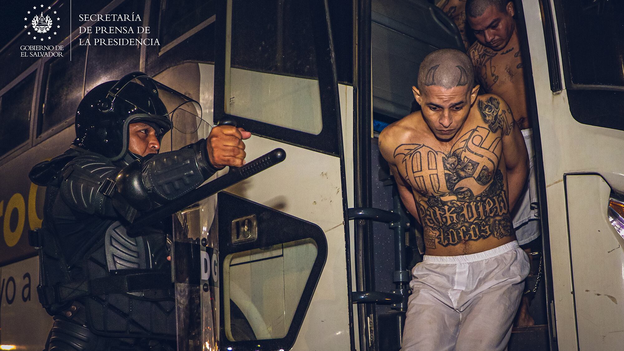 Presidente Nayib Bukele ejecuta el segundo traslado de 2,000 pandilleros al Centro de Confinamiento del Terrorismo
marzo 15 2023