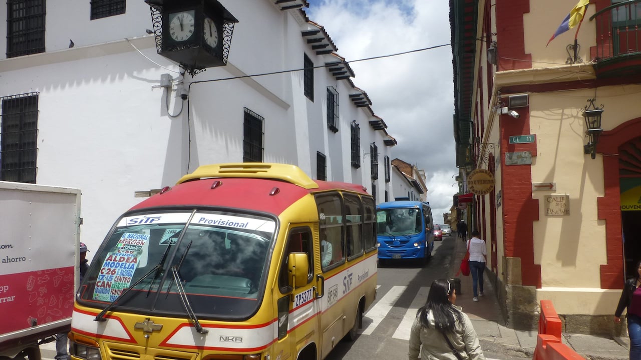 Los 'colectivos' eran estos buses pequeños que se veían por la ciudad