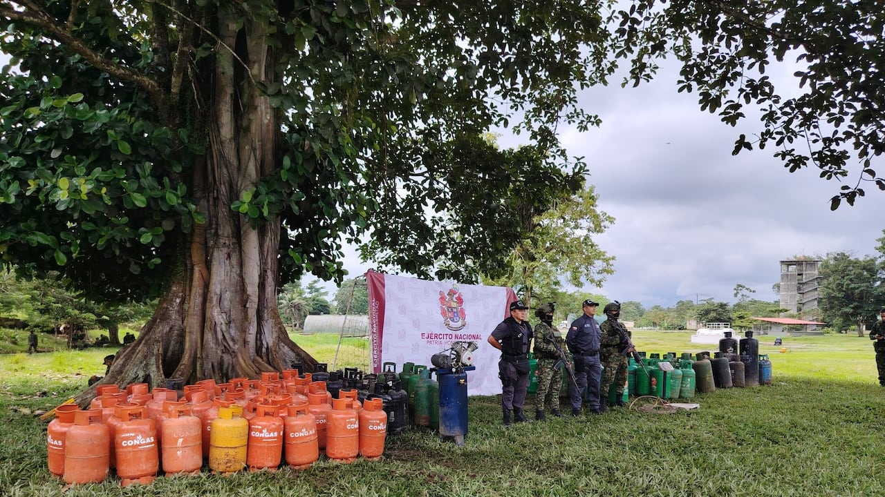 Incautan 117 cilindros que iban a ser utilizados para cargar explosivos en Tumaco, Nariño.