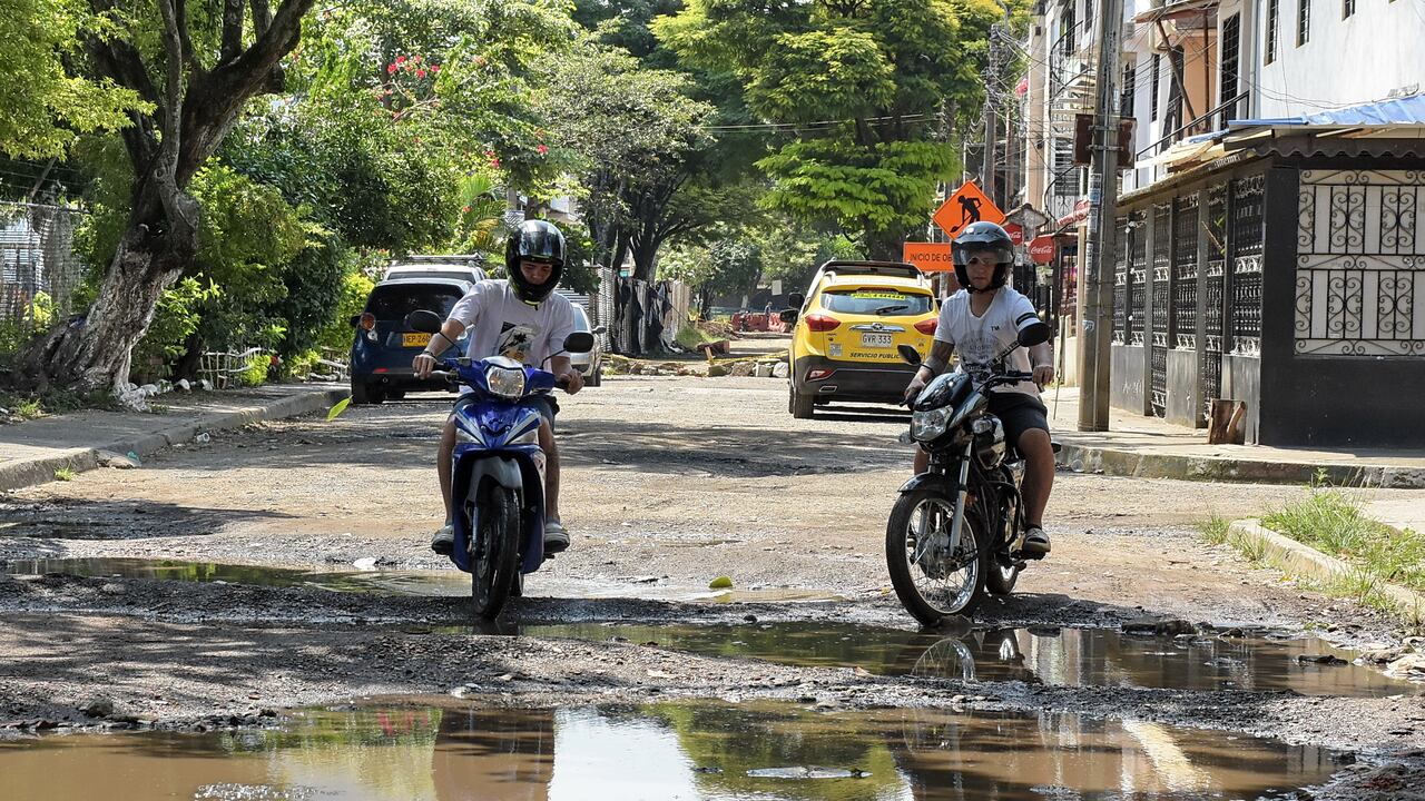 El 55% de la malla vial de la ciudad se encuentra en mal estado, la actual administración busca los recursos para darle solución a esta problemática que aqueja a los caleños.