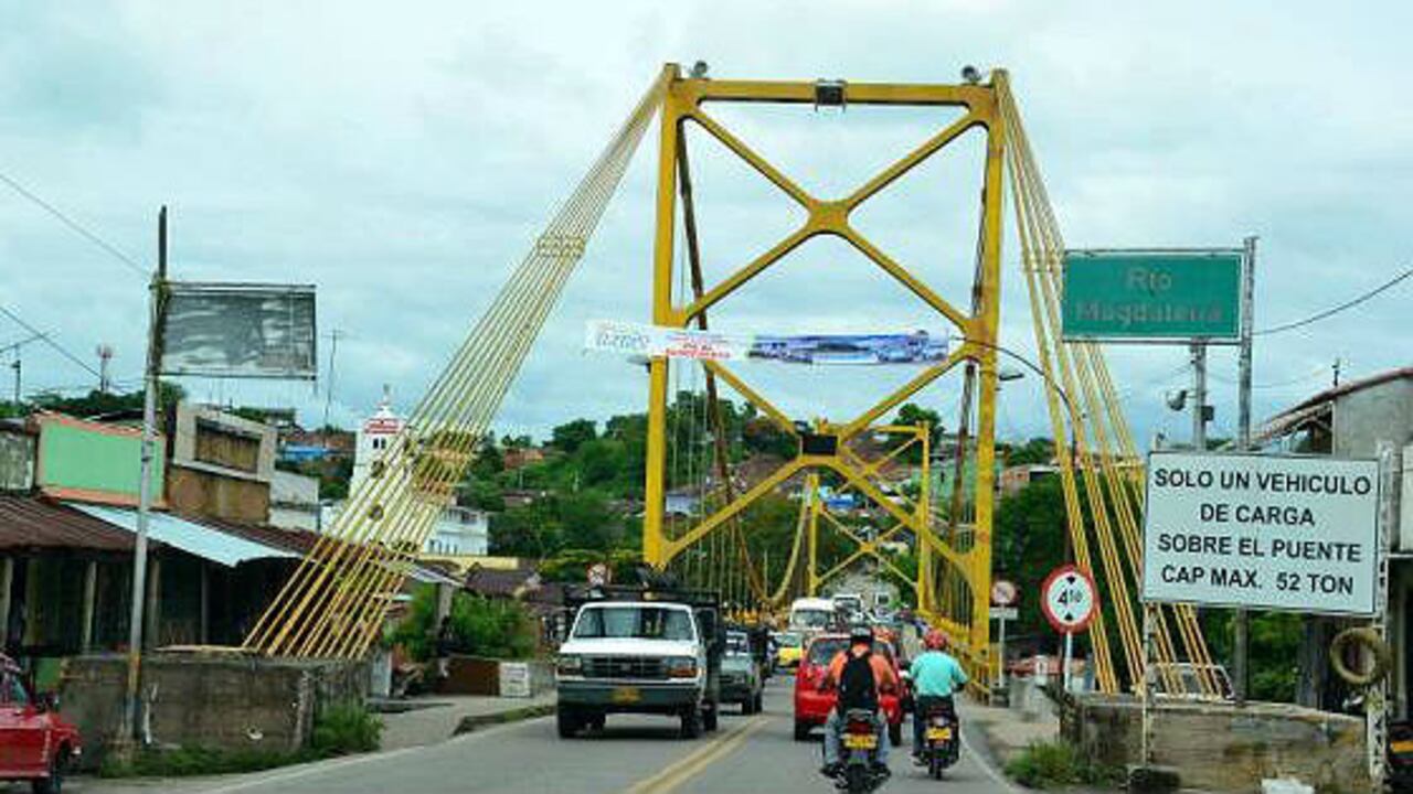 Flandes y Girardot están divididos por un puente.