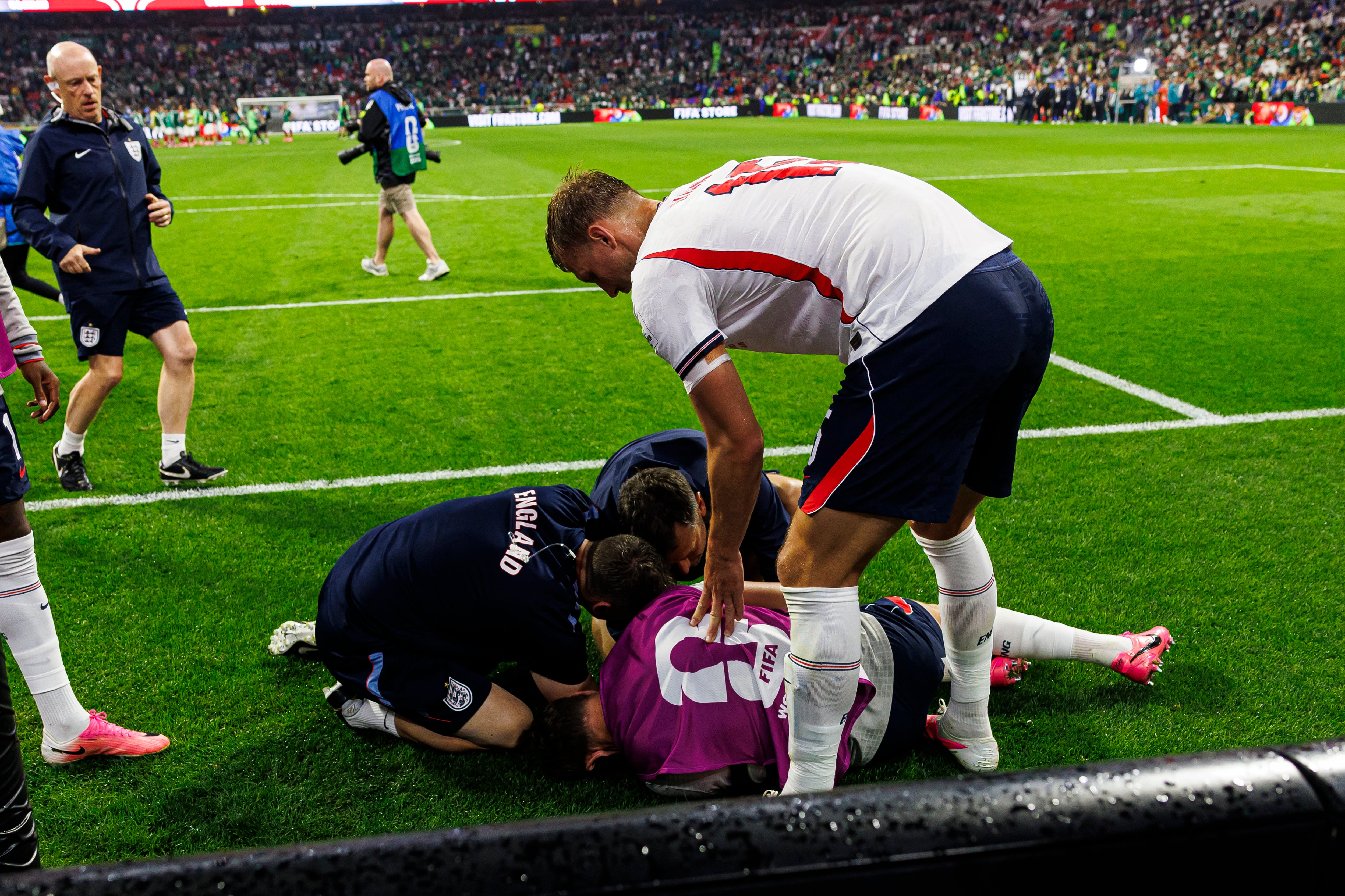 Jordan Henderson tendido en el suelo tras la fractura que sufrió en el Mundial 2026