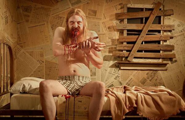 El fotógrafo pretende mostrar cómo los monstruos son metáforas de los miedos más profundos de los seres humanos. (Serie ‘Horror as metaphor’).