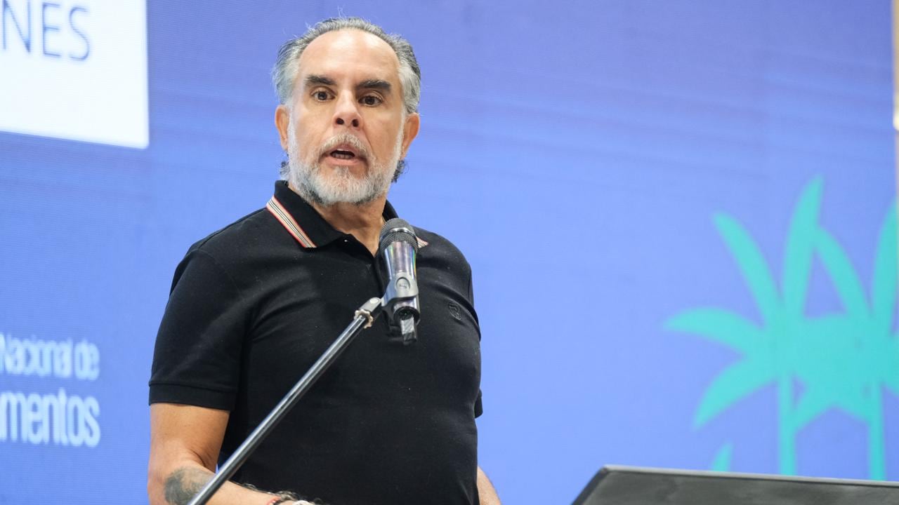 El ministro del interior, Armando Benedetti, se pronunció en la cumbre de gobernadores.