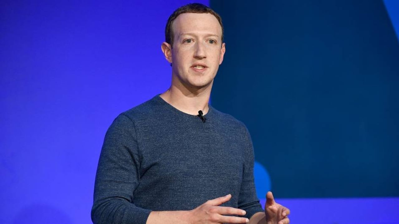 Bloomberg informó este sábado que Mark Zuckerberg ha perdido US$7.000 millones luego de que varias compañías retiraran su publicidad de la red social.
