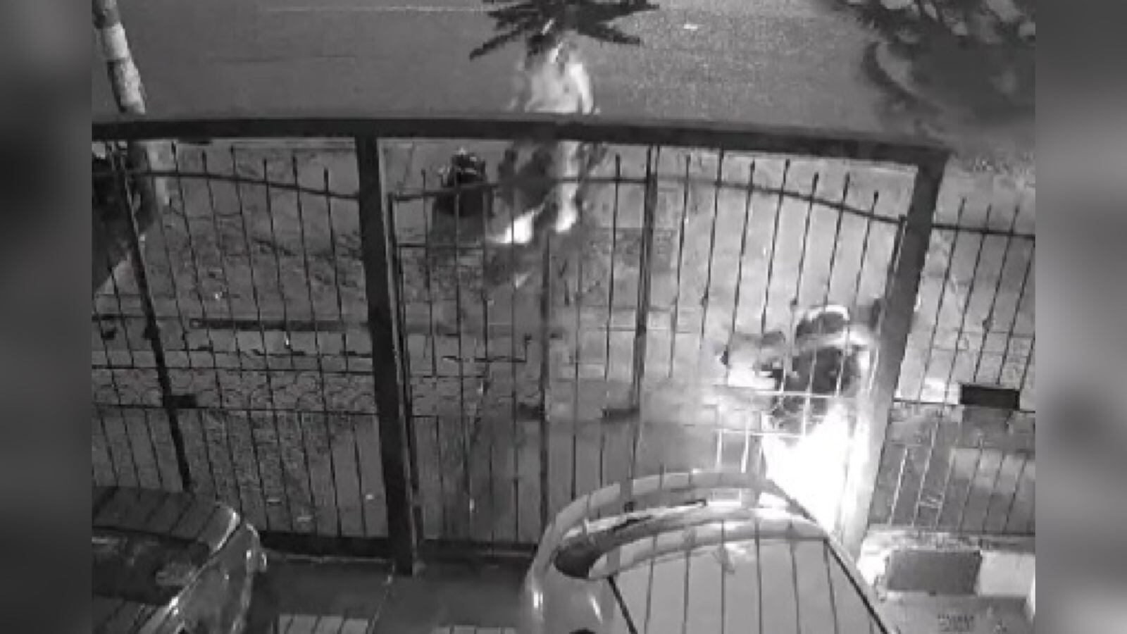 Momento exacto en que la víctima se estrella con la casa.