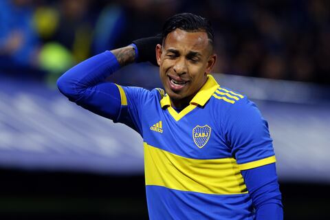 Sebastián Villa fue acusado el 27 de abril de 2020 por agresión a su expareja Daniel Cortés.