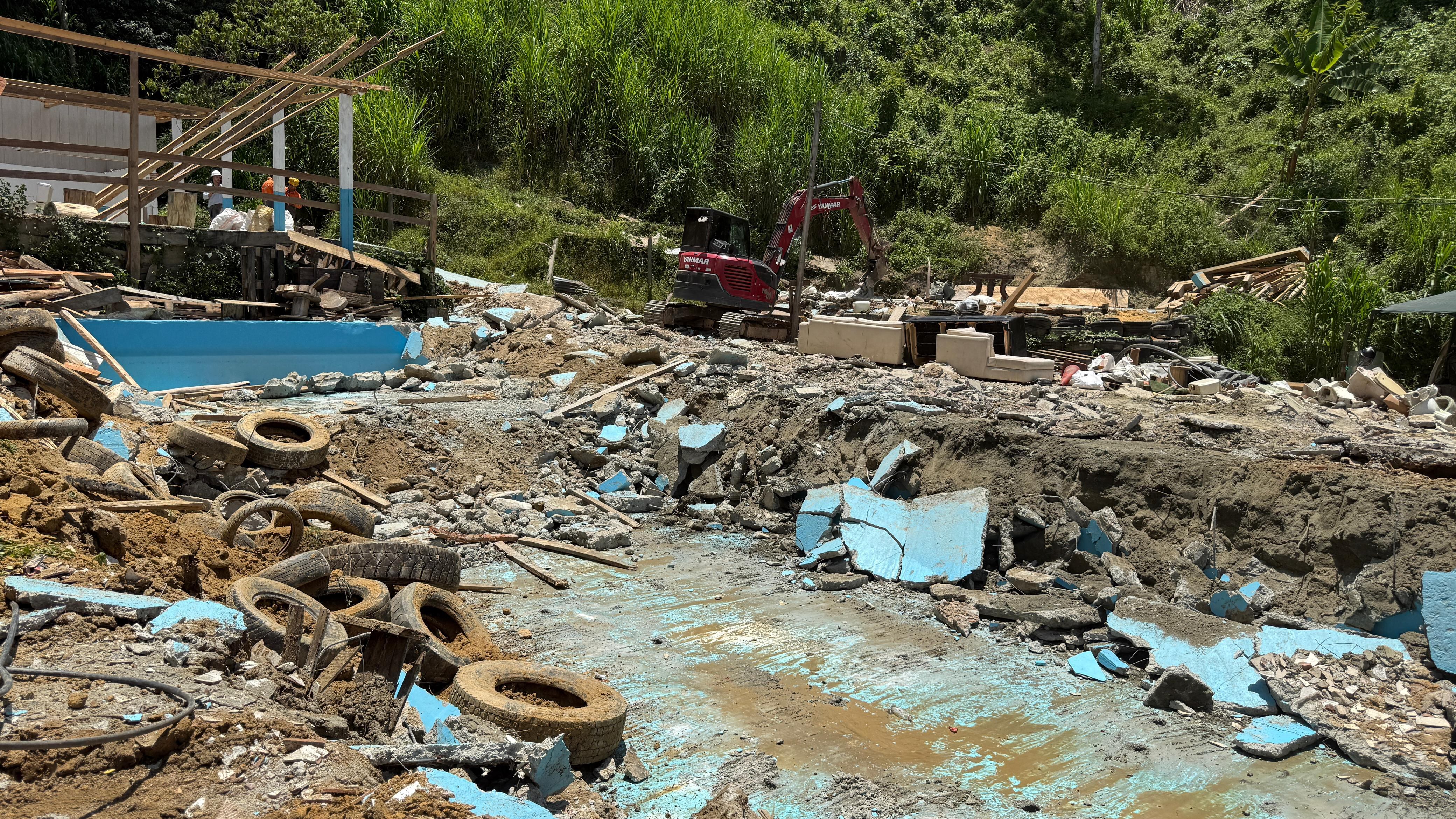 Piscinas ilegales intervenidas y demolidas en Medellín
