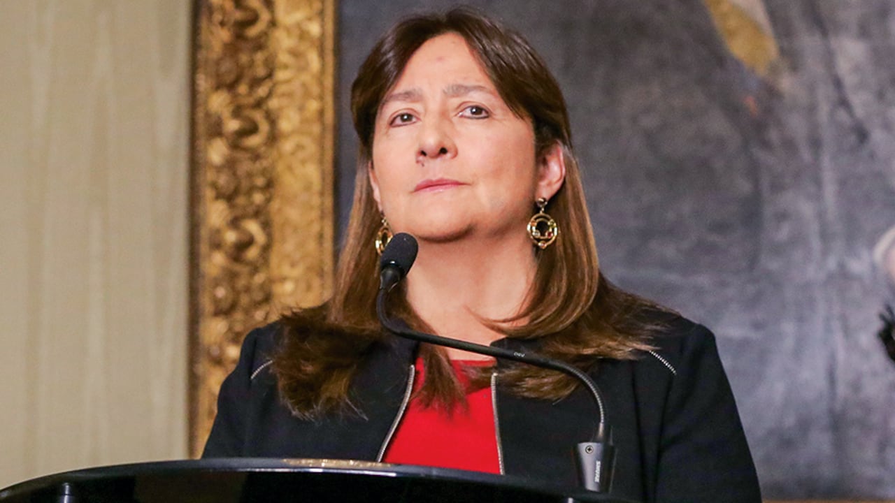 La exfiscal Viviane Morales critica a la ministra Ángela María Buitrago. Asegura que “por seguir la línea progre y demostrar que van a la vanguardia están desconociendo los mismos derechos del niño”.