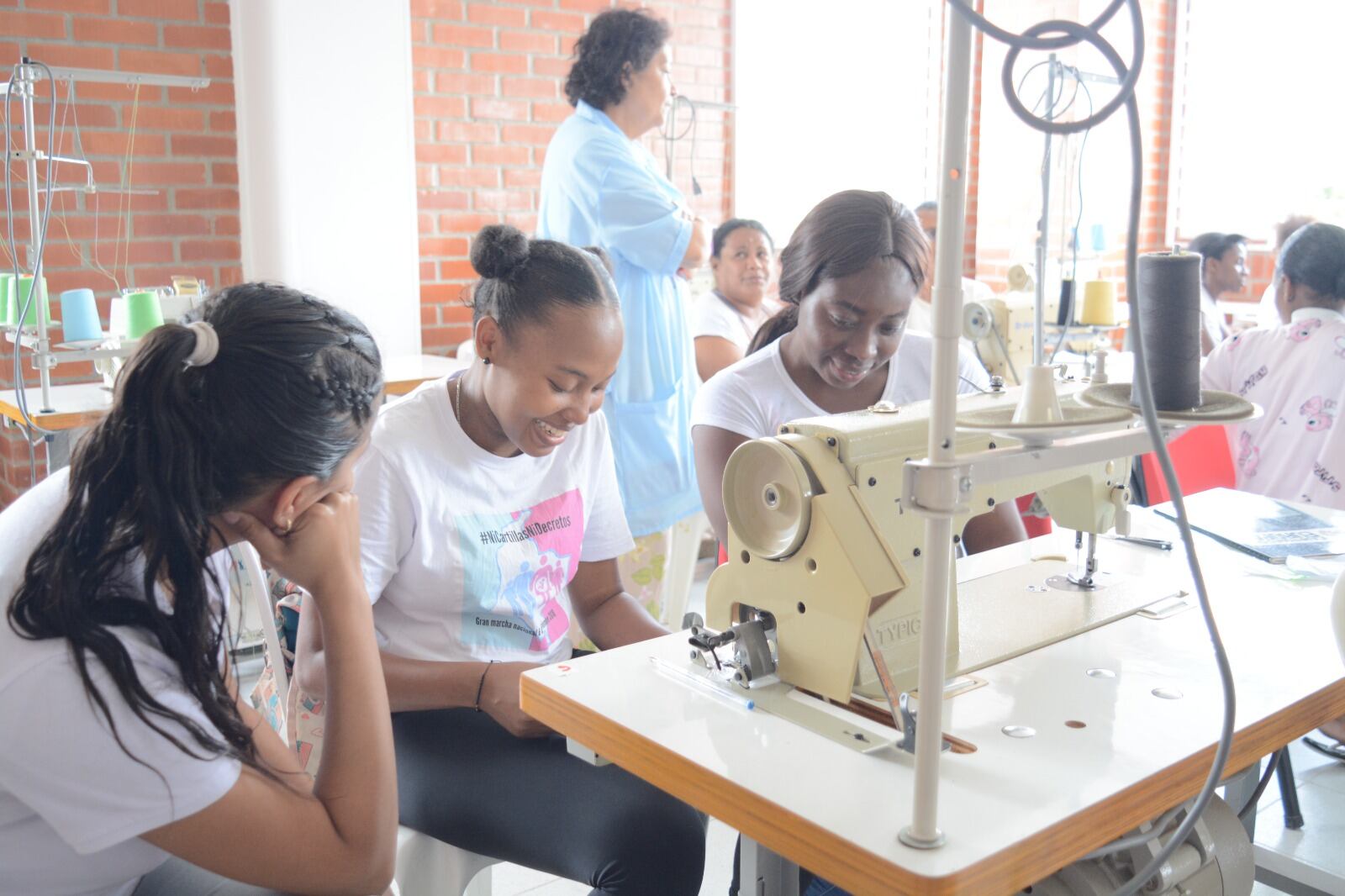 En una de las zonas más vulnerables de Cali , la Hermana Marleny Giraldo ha sido un faro de esperanza, enfrentando desafíos con fe y determinación.