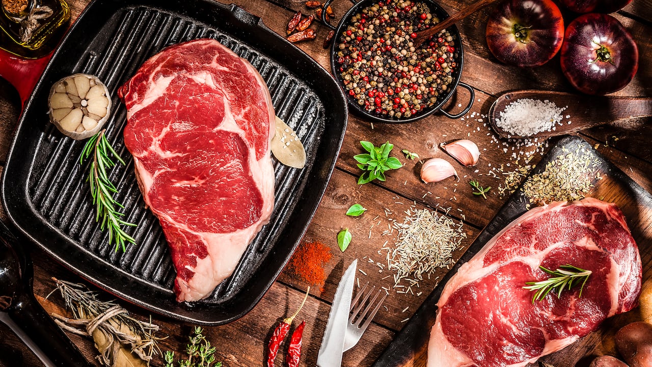 El hierro es un mineral esencial para la producción de hemoglobina del cuerpo.