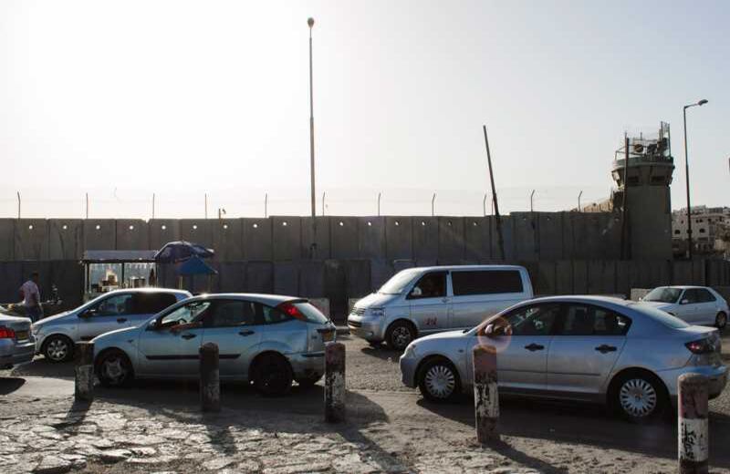 Los check points también funcionan para automóviles, a las salidas de cada ciudad. 