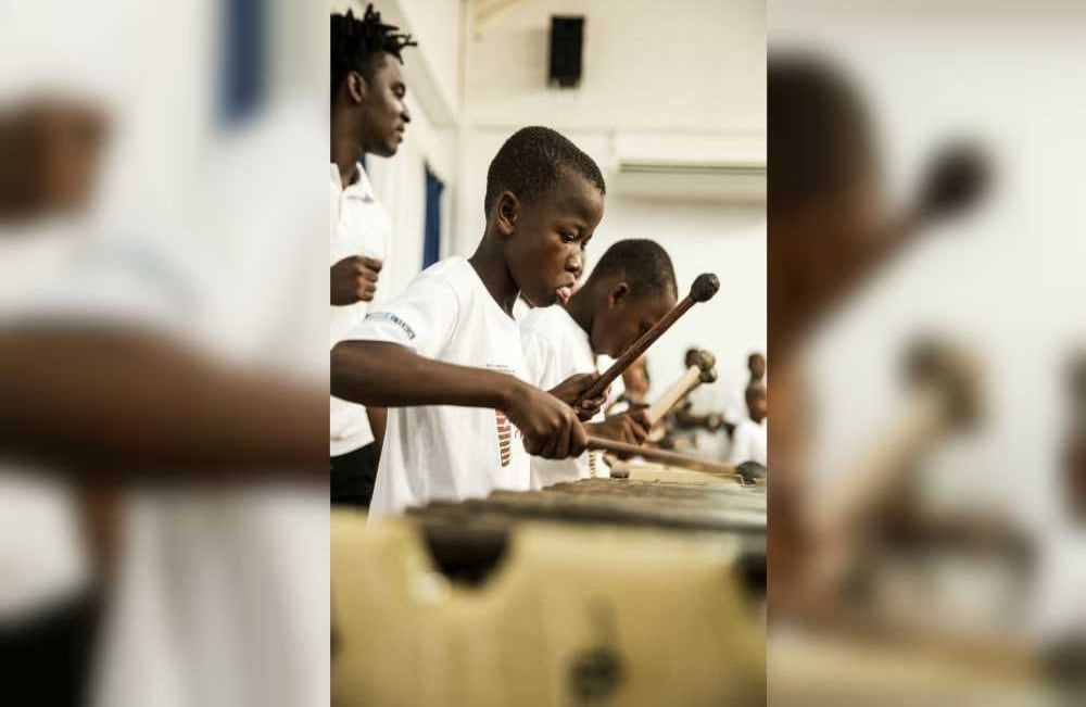 El evento culminó con la presentación de los niños marimberos de la Fundación Palma Chonta, una iniciativa liderada por Kike Riascos, marimbero de la agrupación Herencia de Timbiquí, para que los niños del pacífico colombiano encuentren en la música una alternativa para alejarse de la violencia. Foto: David Amado / SEMANA. 