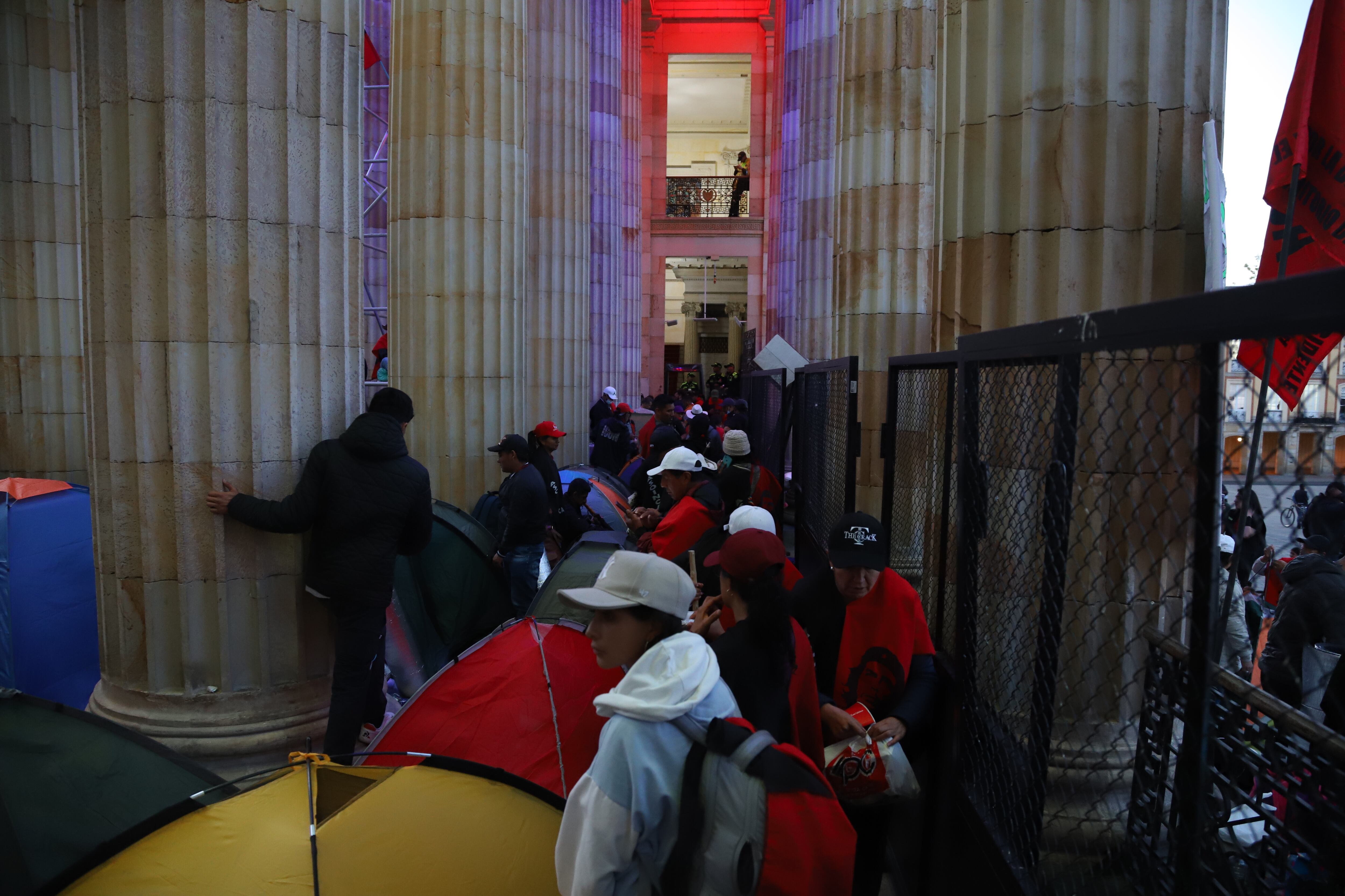 Asoinca intentando ingresar al Congreso de la República