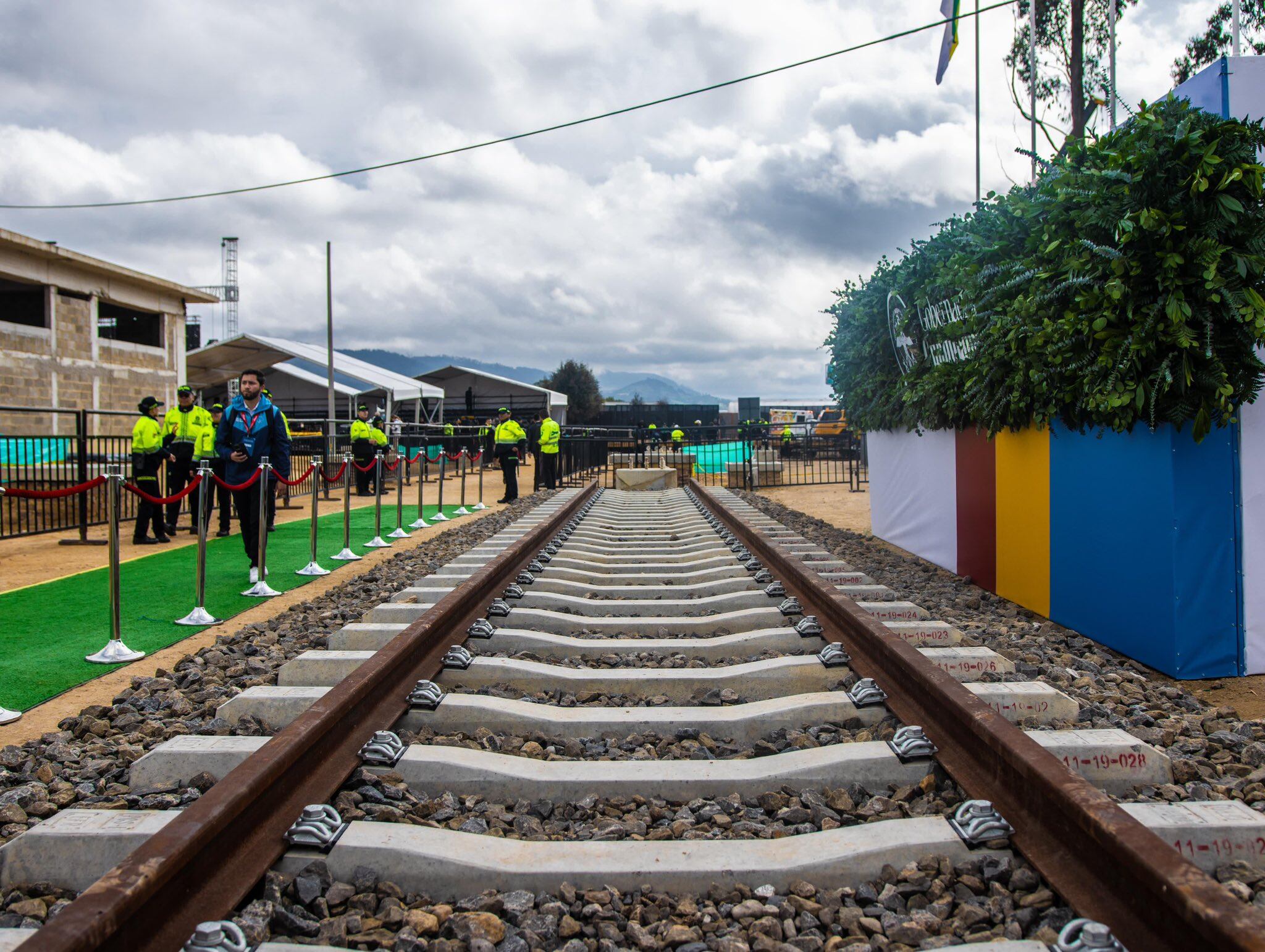 Gobernador de Cundinamarca Inicio de las obras de RegioTram de Occidente.