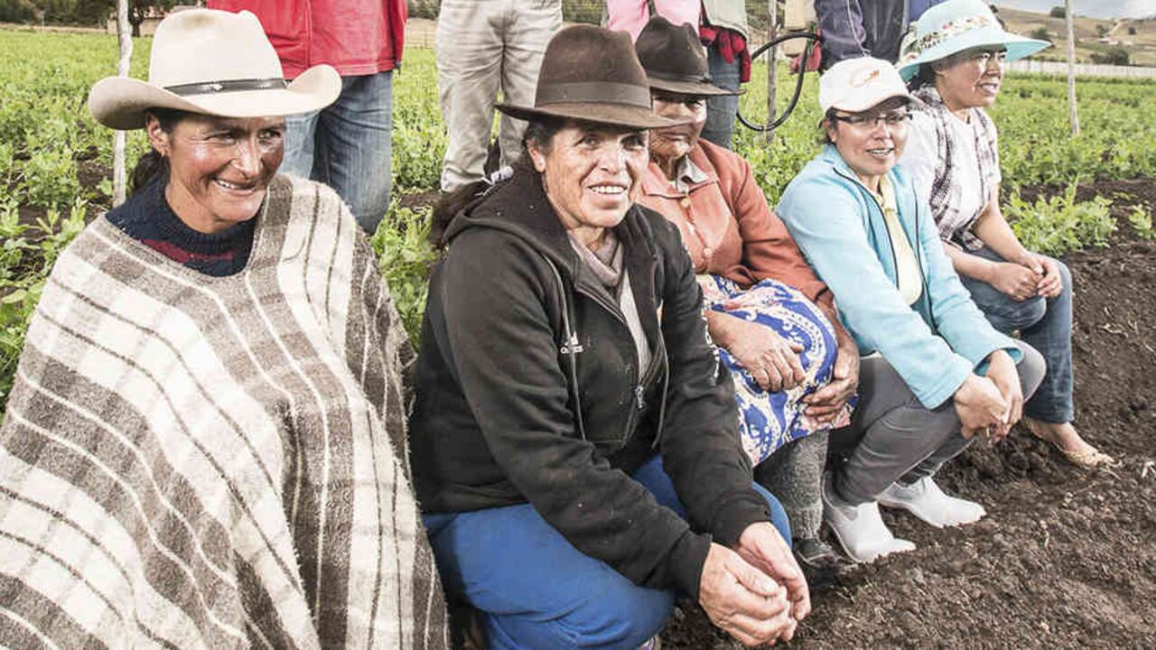 En Colombia, Acción Popular Cultural trabaja en la formación de habilidades comunicativas para campesinos.