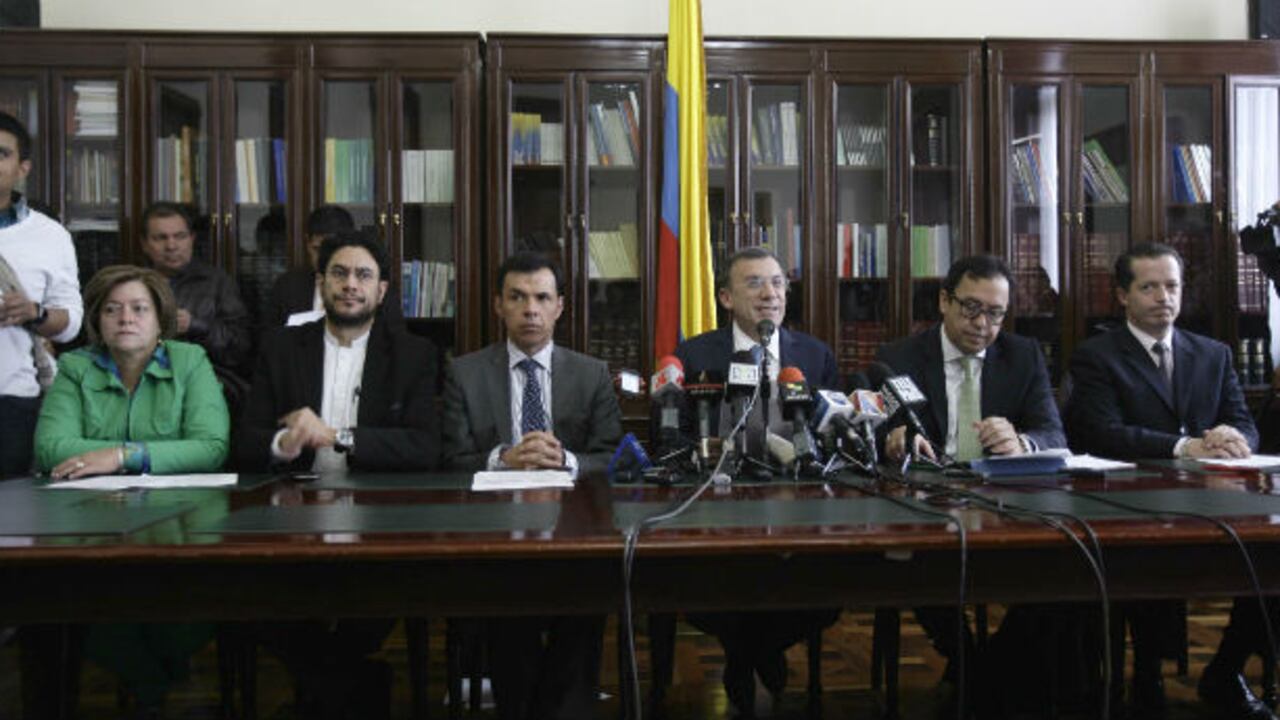 La Comisión de Paz del Congreso se reunió con las FARC en febrero.