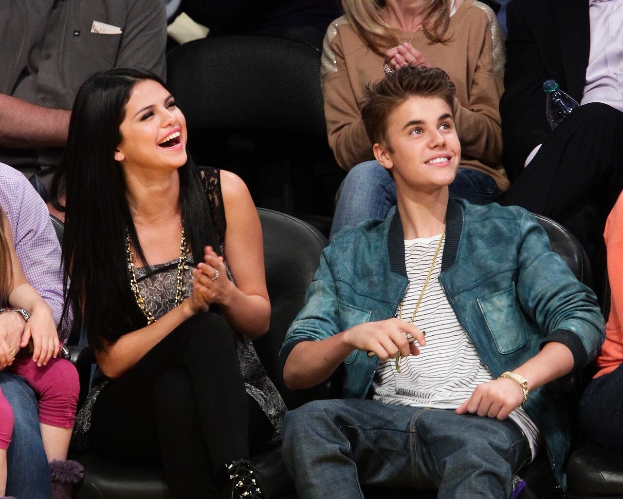 Foto de archivo del cantante canadiense Justin Bieber y la cantante estadounidense Selena Gomez.