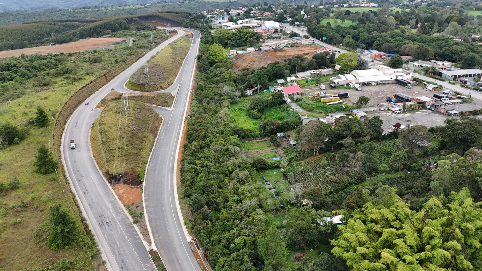 Financiación de la ruta que conecta el suroccidente colombiano.