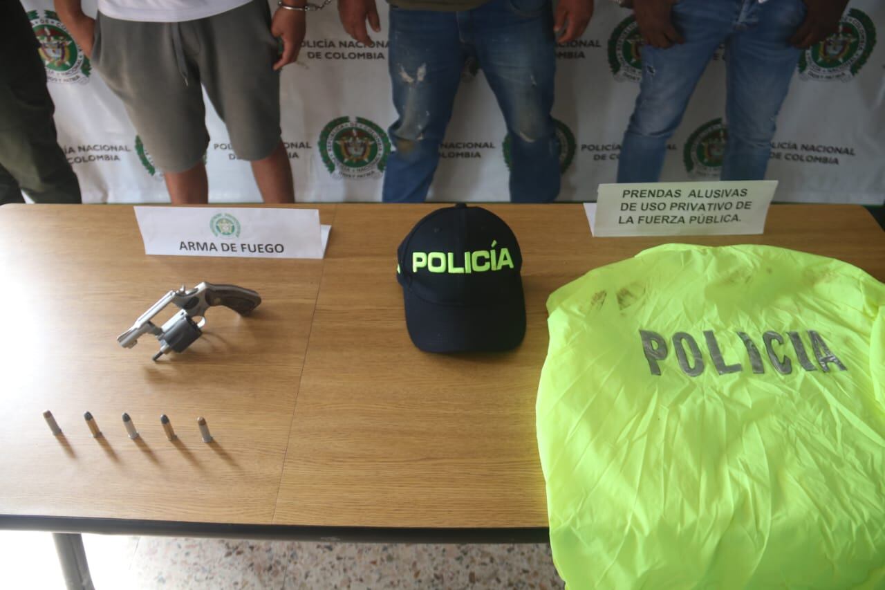 Autoridades capturaron a tres hombres que se hacían pasar por miembros de la Policía en Jamundí, Valle.