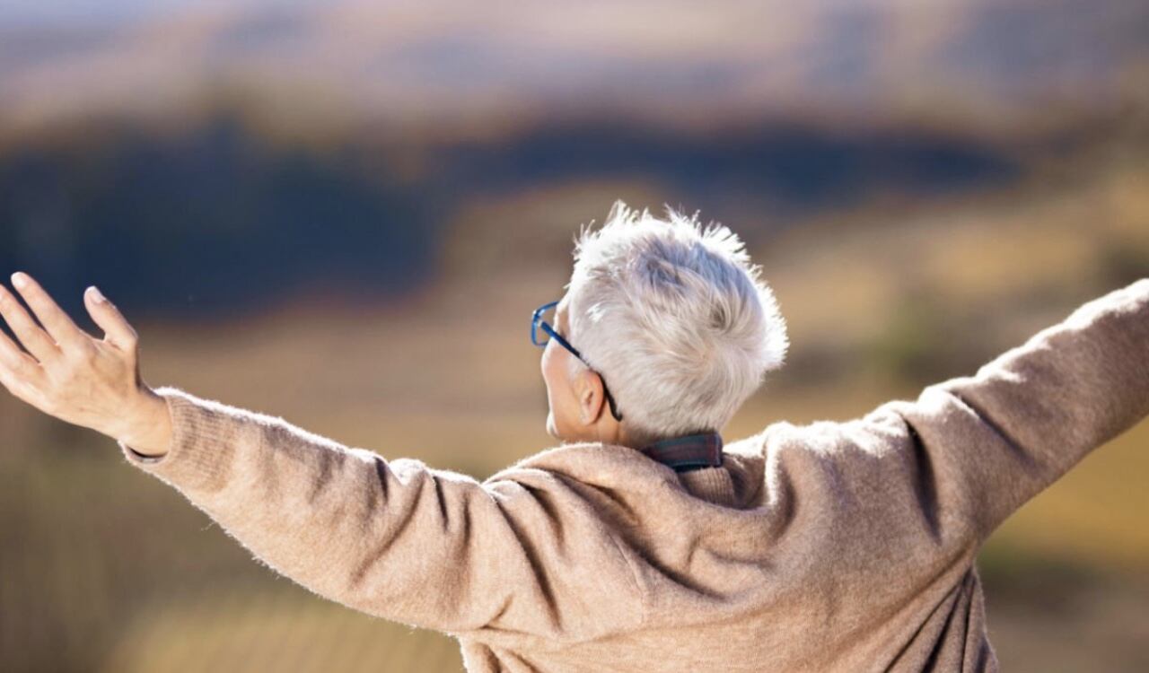 Al parecer, al llegar a los 60 años, una mujer es considerada de la tercera edad.