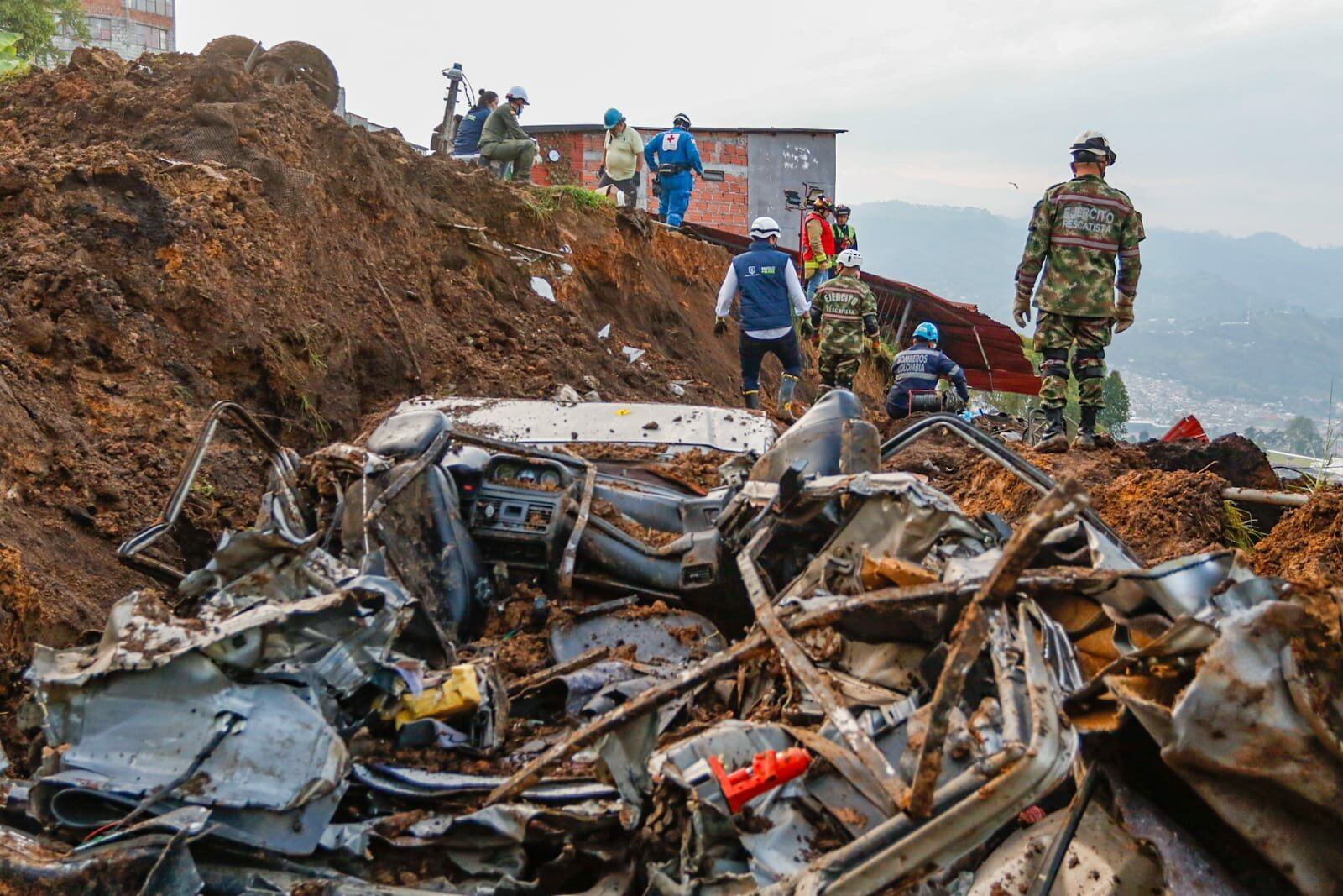 Los organismos de socorro señalaron que fueron rescatadas con vida nueve personas, una de las cuales permanece internada en un hospital.